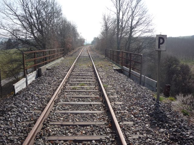 Brcke ber einen Weg