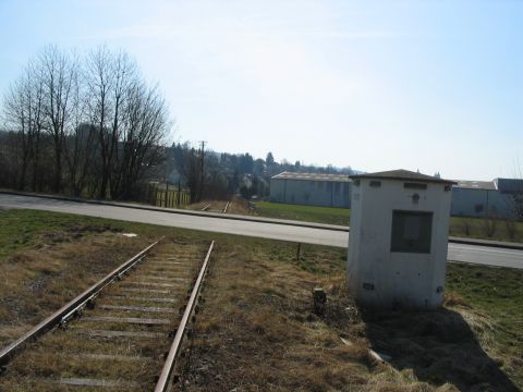 Bahnübergang über die Straße nach Briach