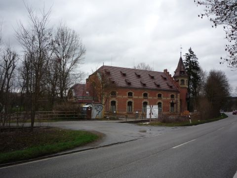 Bahnbergang am alten Wasserkraftwerk