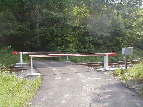 Bahnbergang zwischen Oberkaufungen und Helsa