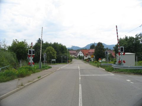 Bahnbergang hinter Erzingen