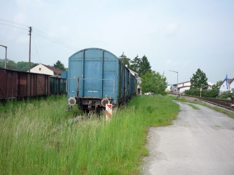 Abgestellte Normalspurwagen