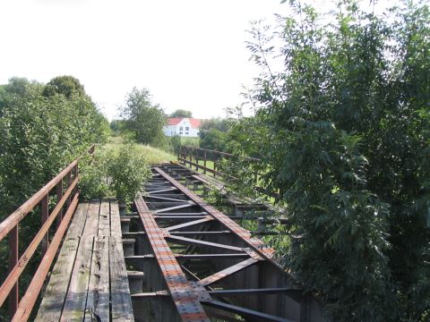 Brcke ber einen Feldweg