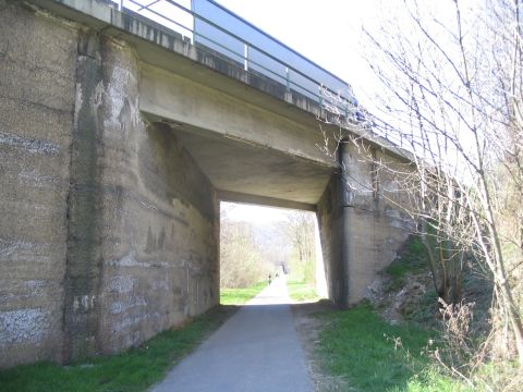 Brcke unter der Autobahn Stuttgart - Ulm