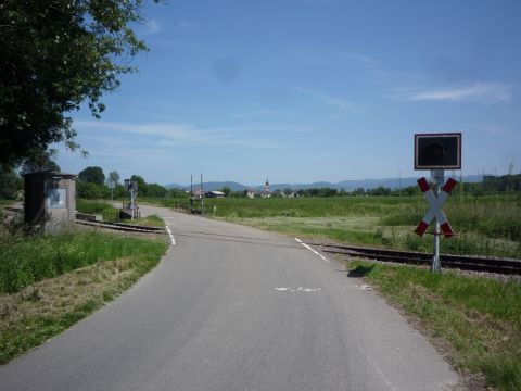 Bahnbergang hinter der Brcke